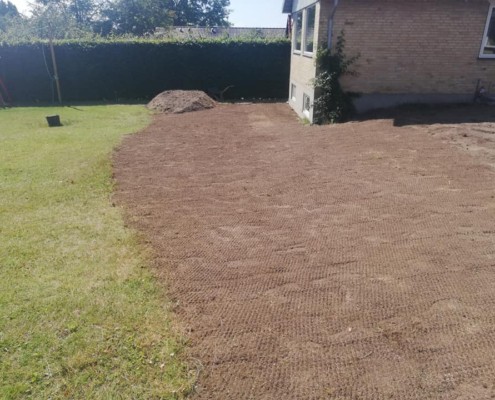 Jord og græsplæne
