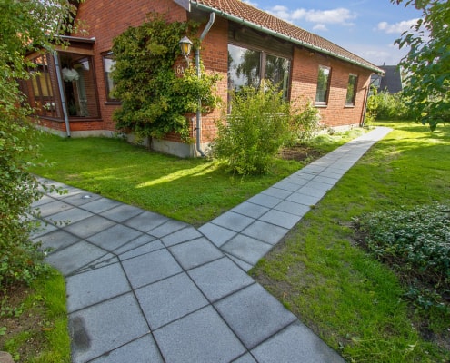 belægning af fliser ved hus